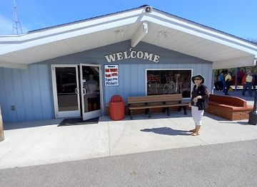 michigan/silver-lake-sand-dunes/shop/dune-mountain-gift-shop