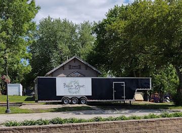 iowa/lake-okoboji/shop/beach-street-boutique