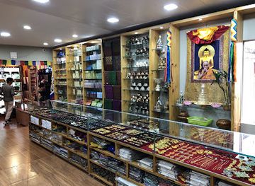 india/mcleodganj/shop/handicraft-centre-shop