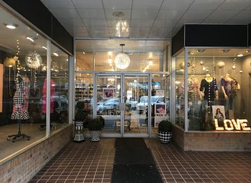 michigan/st-joseph/shop/d-k-boutique
