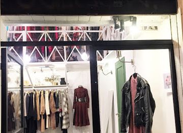 italy/naples/shop/retrophilia-vintage-clothing