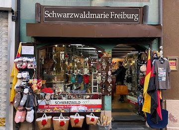 germany/black-forest/shop/schwarzwaldmarie-freiburg-kuckucksuhren-souvenirs-rathausgasse