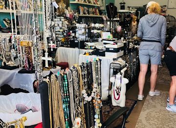 florida/fort-lauderdale-beach/shop/dolly-s-designer-outlet