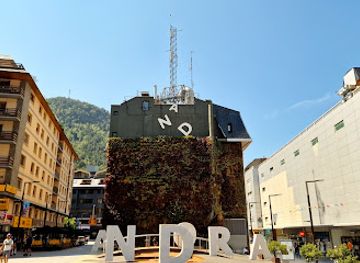 andorra/sant-julia-de-loria/shop/the-shopping-mile