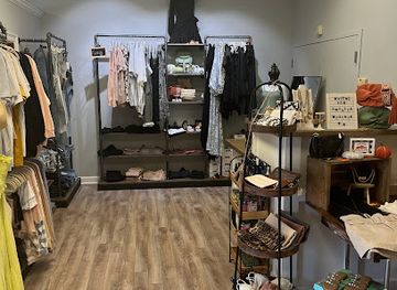 florida/pensacola/shop/ciao-bella-boutique-and-salon