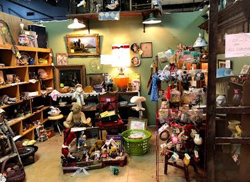tennessee/clarksville/shop/second-chances-antiques-and-treasures