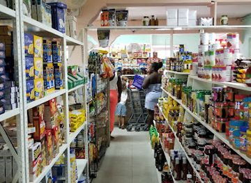 the-bahamas/harbour-island/shop/pigly-wigly