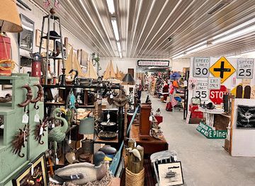 virginia/tidewater/shop/the-blue-crow-antique-mall