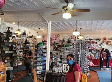 massachusetts/salem/shop/witch-way-gifts