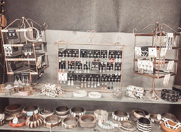 south-korea/gyeongju/shop/gyeongju-persia-piercing