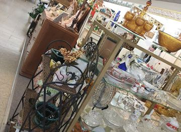 oklahoma/black-mesa-state-park/shop/m-o-m-s-mary-s-on-main-street-treasure-chest-mall