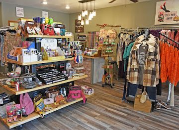 iowa/prairie-pothole-region/shop/free-spirit-boutique-by-laura-davies-carlson