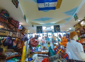 honduras/tegucigalpa/shop/los-cartuchos-souvenirs