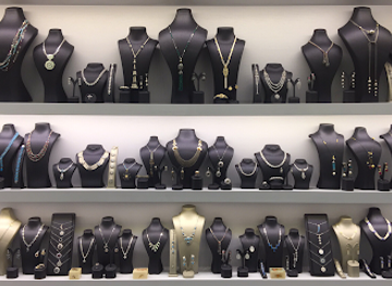 jordan/burial-mounds/shop/the-ammonites-bazaar