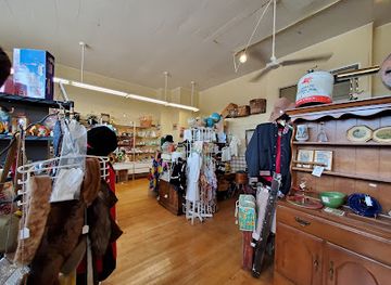 wisconsin/western-uplands/shop/school-days-mall-antiques