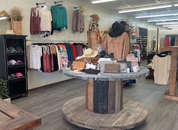 alabama/weiss-lake/shop/southern-roots-boutique