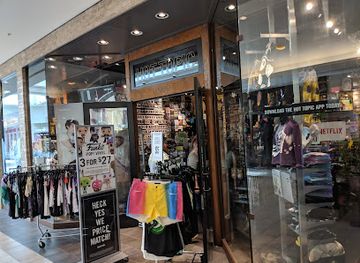 illinois/champaign/shop/hot-topic