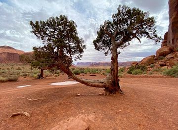 arizona/monument-valley/shop/navajo-souvenir-shop