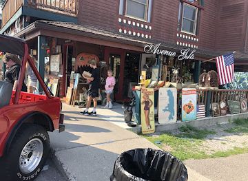 montana/flathead-lake/shop/electric-avenue-gifts