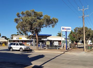 australia/flinders-ranges/shop/hawker-motors
