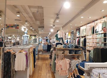 indonesia/surabaya/tunjungan/shop/uniqlo-tunjungan-plaza-3-surabaya