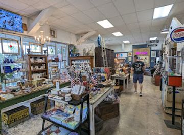 north-carolina/new-bern/shop/franklin-s-antiques-vintage-home
