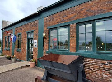 michigan/upper-peninsula/shop/gitche-gumee-landing-gift-shop