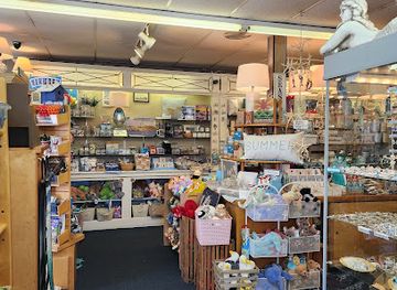 maine/york-county/shop/joan-s-beach-gift