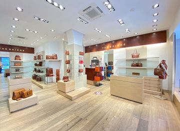 italy/bari/bari-vecchia/shop/the-bridge-boutique-bari