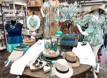 illinois/champaign/shop/prairie-gardens-boutique