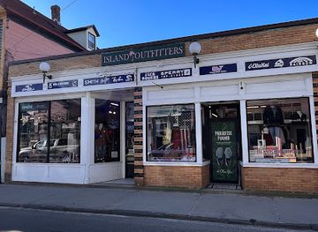 rhode-island/newport-cliff-walk/shop/island-outfitters