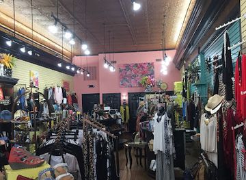 arkansas/eureka-springs/shop/c-est-la-vie