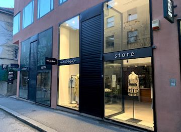 croatia/zagreb/donji-grad/shop/indigo-store