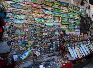 india/manali/shop/amit-art-crafts-music-shop