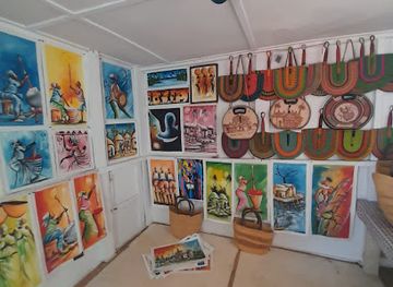 ghana/kakum-national-park/shop/richmonds-art-shop