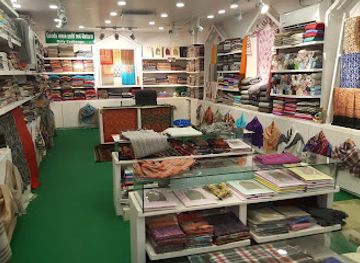 nepal/pokhara/lakeside/shop/yes-helping-hands-handicraft