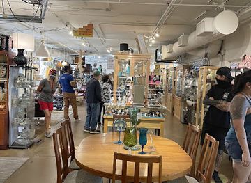 california/palm-springs/tahquitz-river-estates/shop/antique-galleries-of-palm-springs