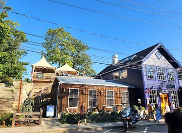connecticut/connecticut-river-valley/shop/downtown-mystic-shops