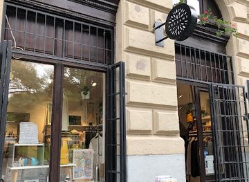 hungary/budapest/gellert-hill/shop/prezent