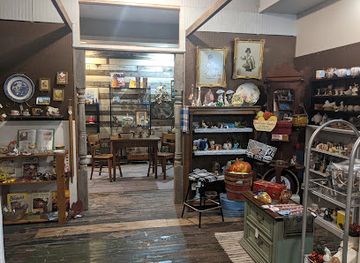 illinois/peoria/shop/needful-things-antique-mall