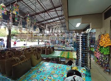 thailand/krabi/shop/affordable-souvenirs-t-shirts-pearls-in-krabi