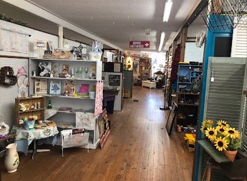 missouri/jefferson-city/shop/dogwood-vintiques