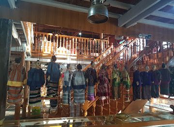 myanmar-burma/kyaiktiyo/shop/tun-kyai-sin-silver-shop