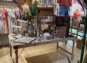 michigan/saugatuck/shop/urban-found