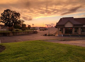 missouri/osage-plains/shop/palisades-village-shopping-center