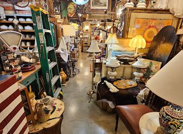 missouri/ha-ha-tonka-state-park/shop/glory-road-antiques