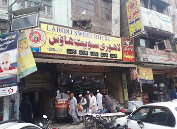 pakistan/peshawar/qissa-khwani-bazaar/shop/lahori-sweet-house