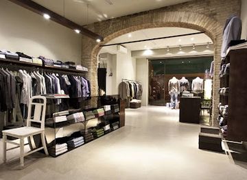 italy/romagna/shop/wood-santarcangelo-abbigliamento-boutique-uomo-e-donna