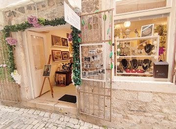 croatia/paklenica-riviera/shop/boketa-store-vintage-antique-fine-art-home-decor-jewelry