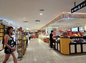 vietnam/north-central-coast/shop/saigon-centre